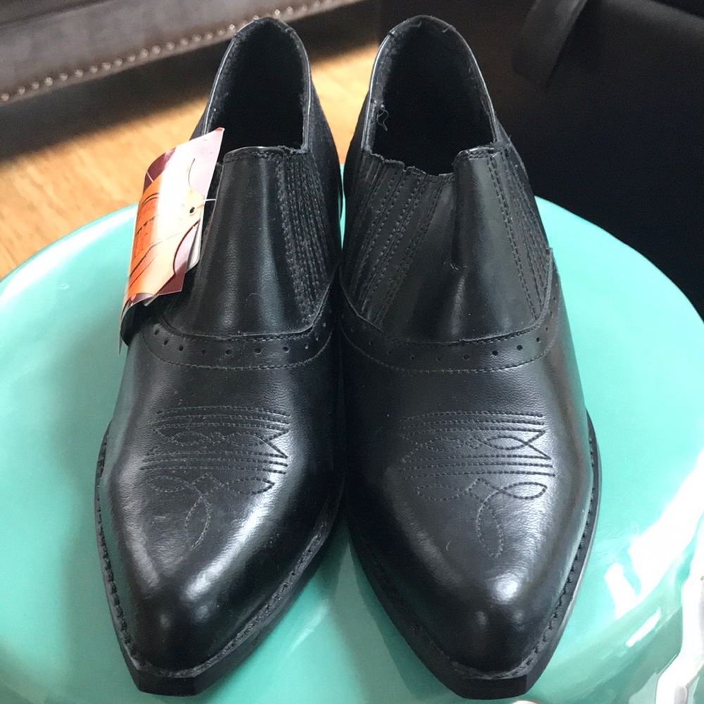 Brand New Leather Dingo Booties! NWT!